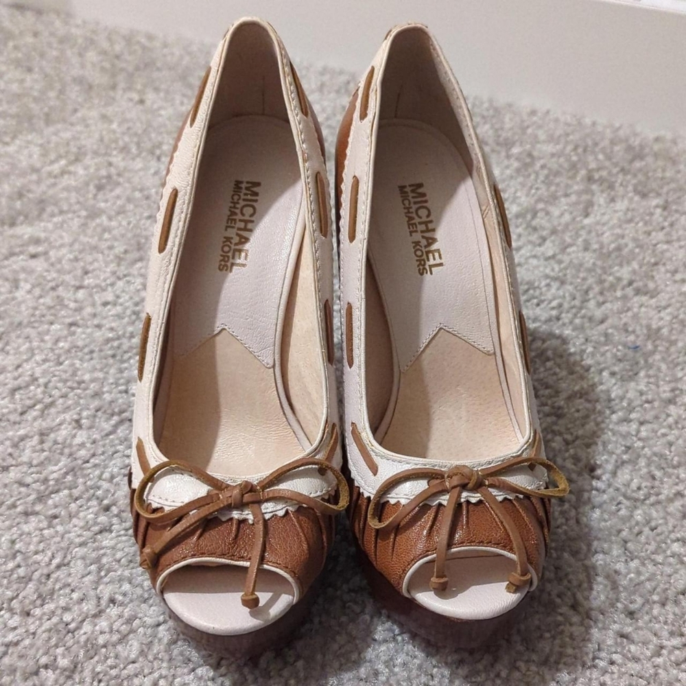 micheal kors two tone pumps
